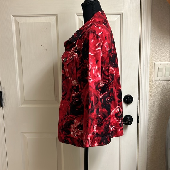 Chico's Size 2, shades of red & black flower print jeans style jacket, E… - Picture 10 of 14